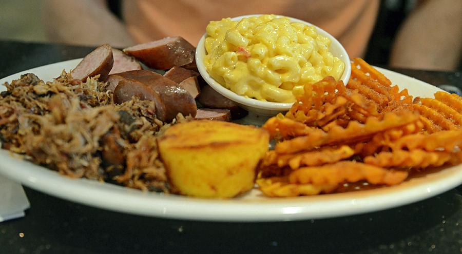 dead end bbq - plate - pulled pork - smoked sausage